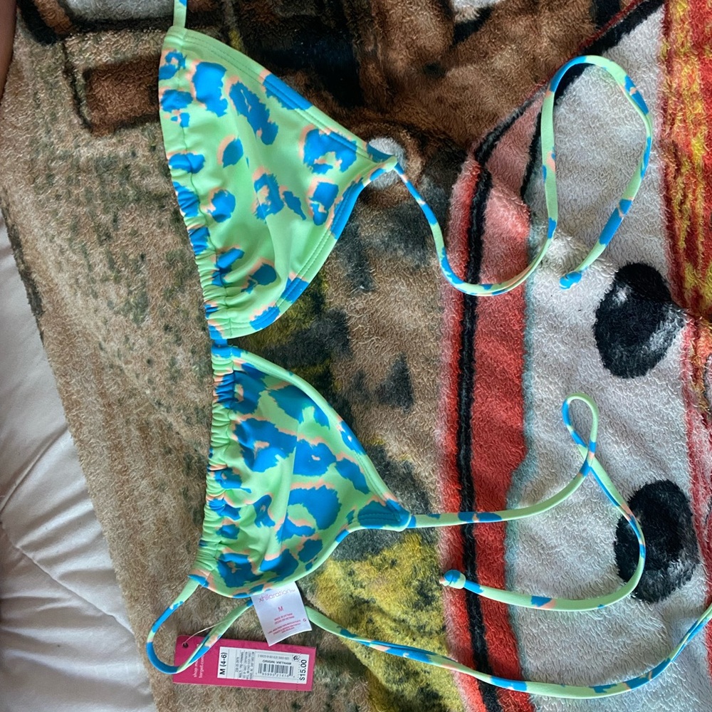 Swim top never worn